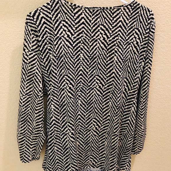 Beautiful top - Picture 5 of 7